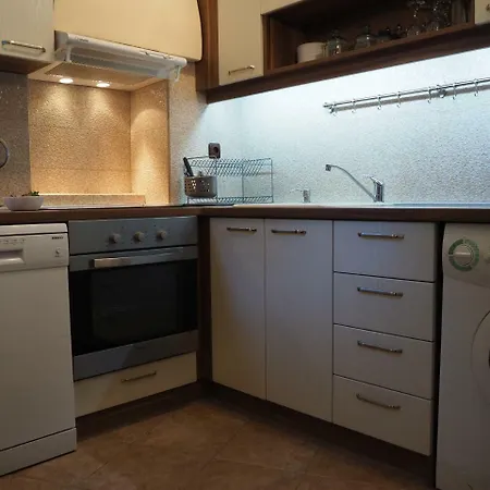 Yoana Apartment *
